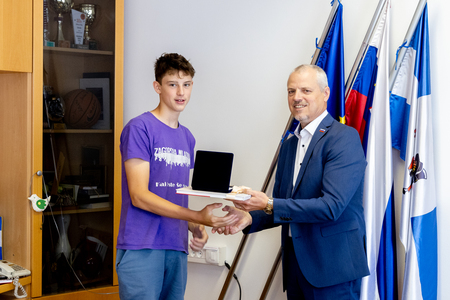 PODELITEV PRIZNANJ ZA ODLIČNOST V OSNOVNI ŠOLI 12.6.2025 - Valter Leban-9979